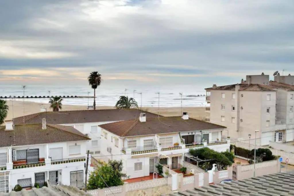 Nice Beachside 2-Bd Apt Near Barcelona Кунит Экстерьер фото