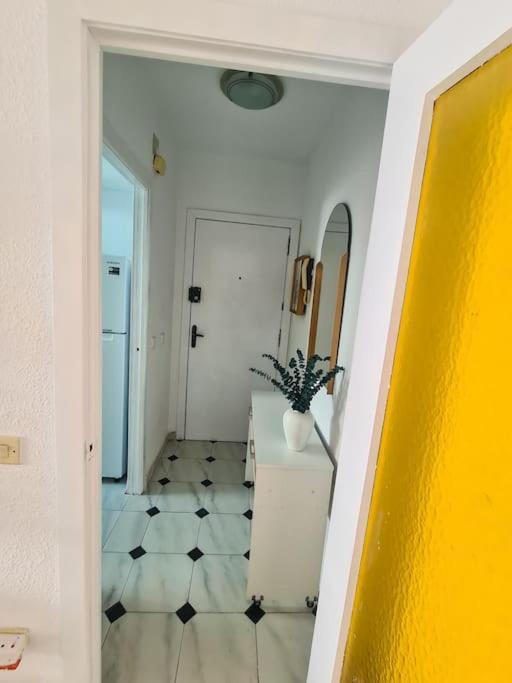 Nice Beachside 2-Bd Apt Near Barcelona Кунит Экстерьер фото