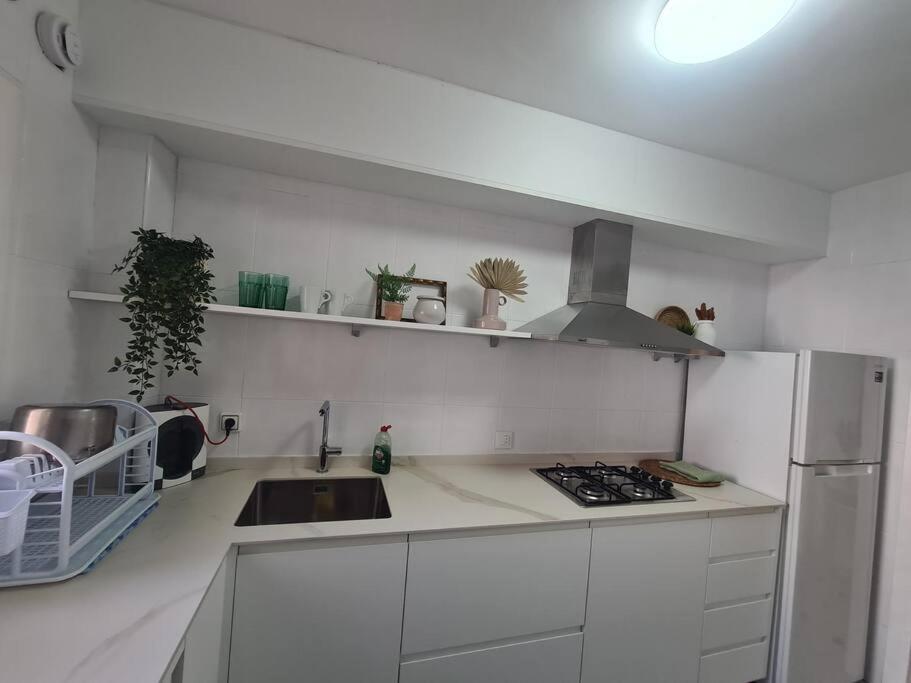 Nice Beachside 2-Bd Apt Near Barcelona Кунит Экстерьер фото